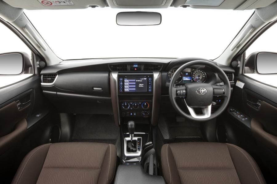 Торпедо Toyota Fortuner GX (AN160) 2015 года  (AU) (фото 7 из 14)